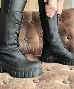 Alternative view of Bottine Rike