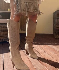 Alternative view of Santiags Kam