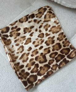 Alternative view of Foulard léopard