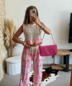 Alternative view of Ensemble Crochet rose