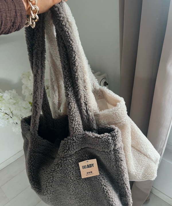 Alternative view of Sac moumoute taupe